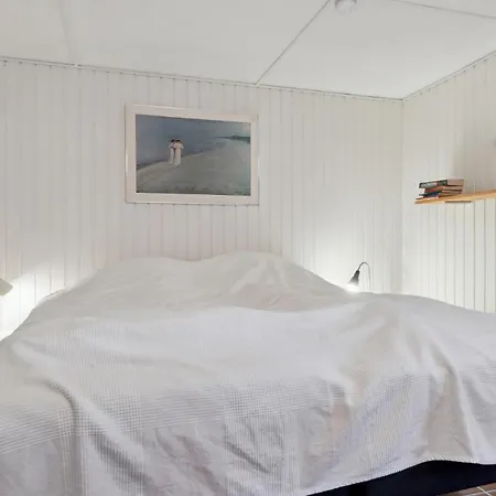 3 Bedroom Gorgeous In Holiday home *